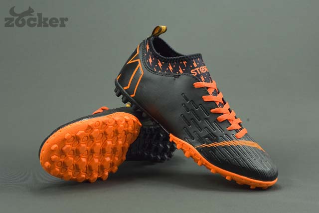 Có nên sử dụng giày đinh trên sân cỏ nhân tạo?